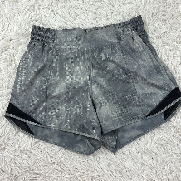 Lululemon SeaWheeze Hotty Hot High-Rise Lined Short 4" Elation Foil Diamond Dye - Picture 1 of 8